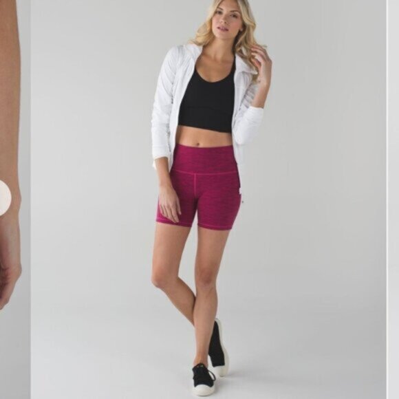 Lululemon  * Groove Short  (Roll Down Regular) - Diamond Jacquard Berry Rumble - Picture 12 of 12